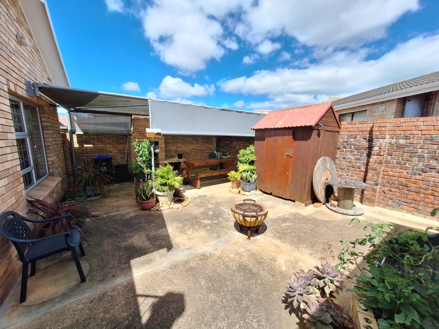 4 Bedroom Property for Sale in Wavecrest Eastern Cape